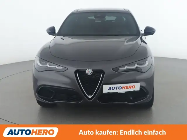 Alfa Romeo Stelvio view 9