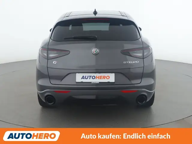 Alfa Romeo Stelvio view 5