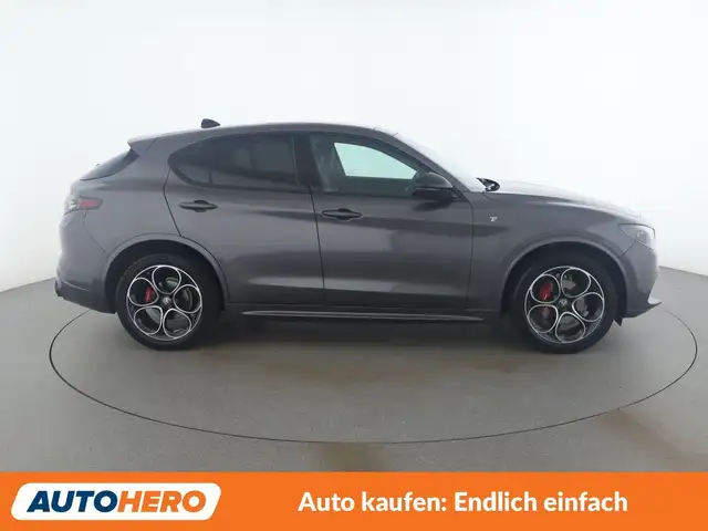 Alfa Romeo Stelvio view 7