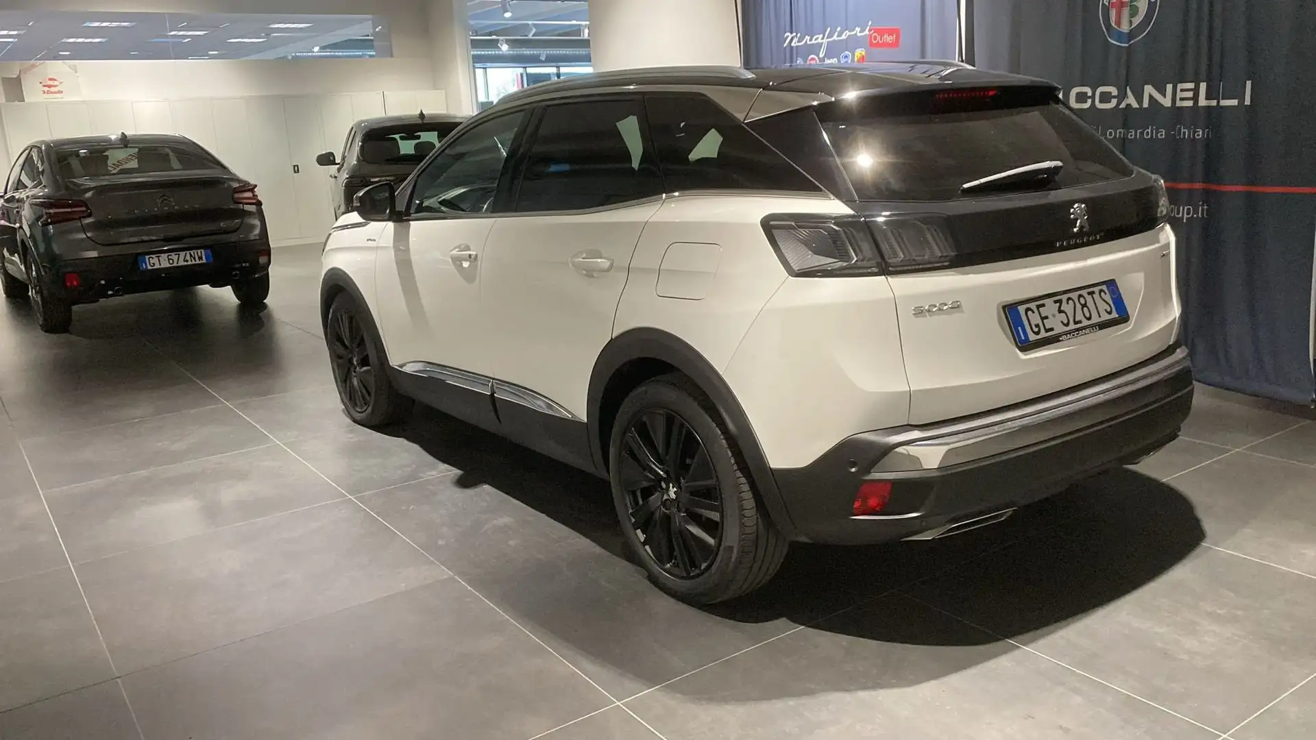 Peugeot 3008 3008 Hybrid 225 e-EAT8 GT Pack Bianco - 2