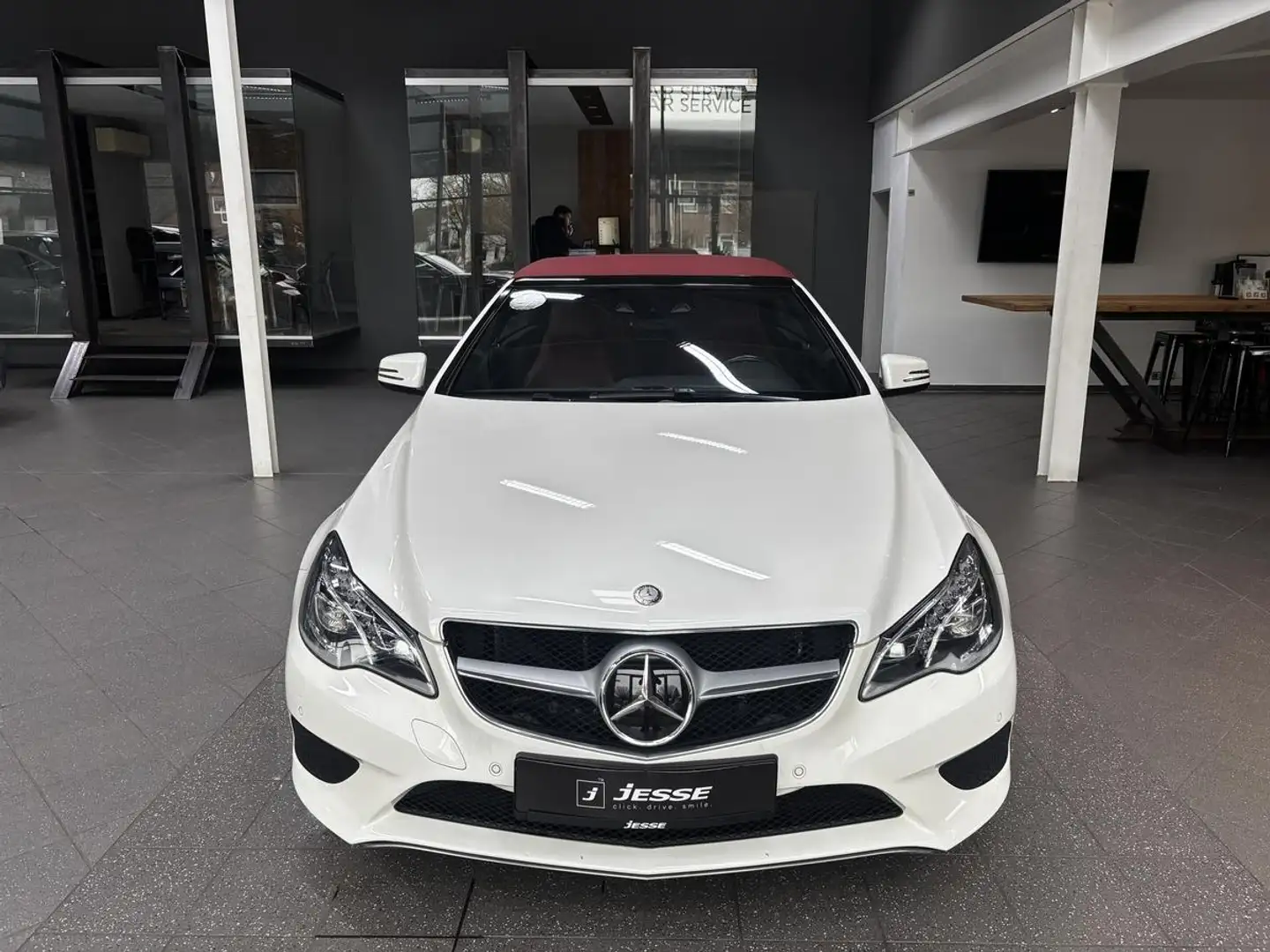 Mercedes-Benz E 250 Cabrio LED Distronic Navi H&K Airscarf Blanc - 2