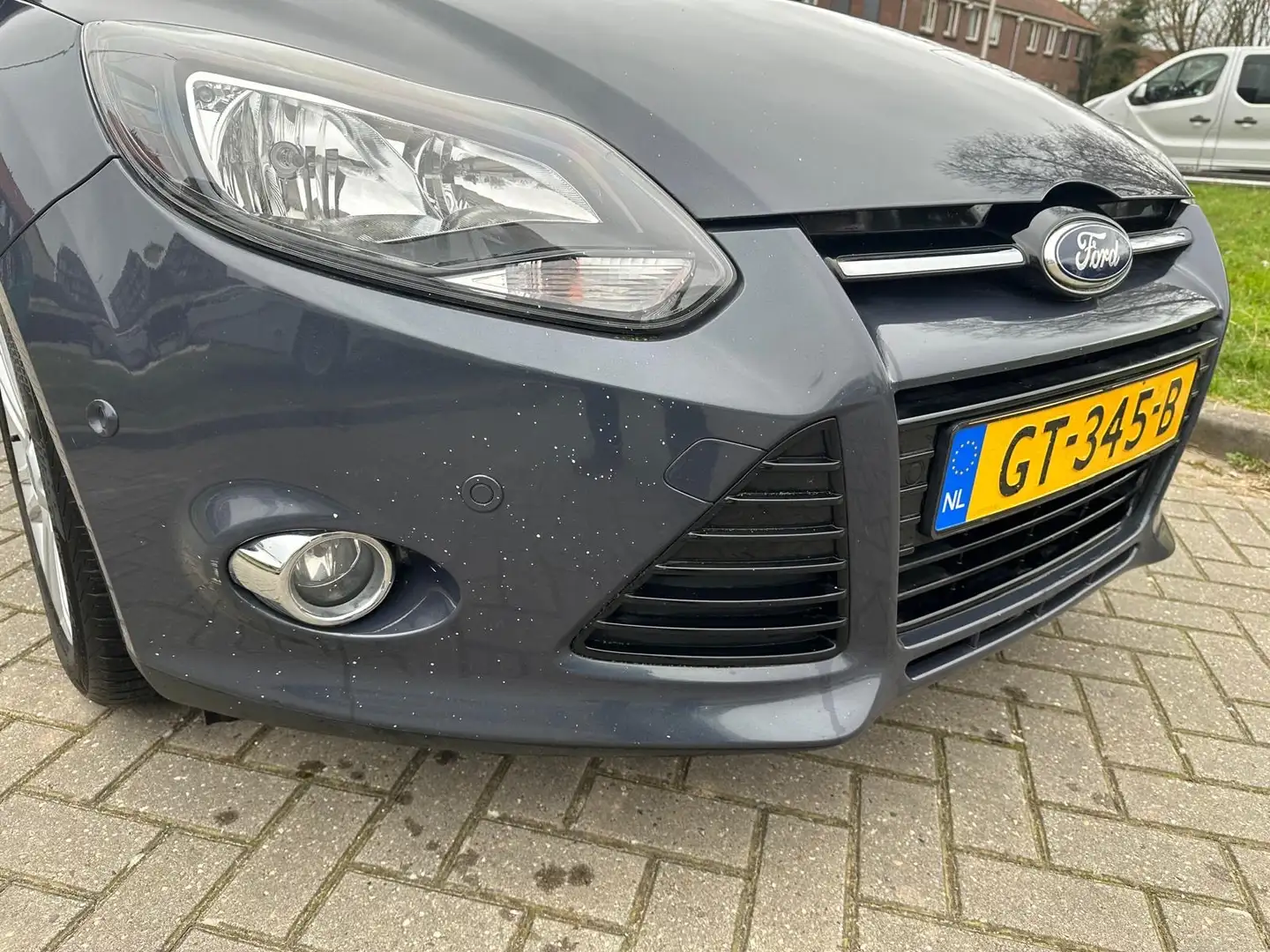 Ford Focus 1.0 EcoB. Titanium Grijs - 1