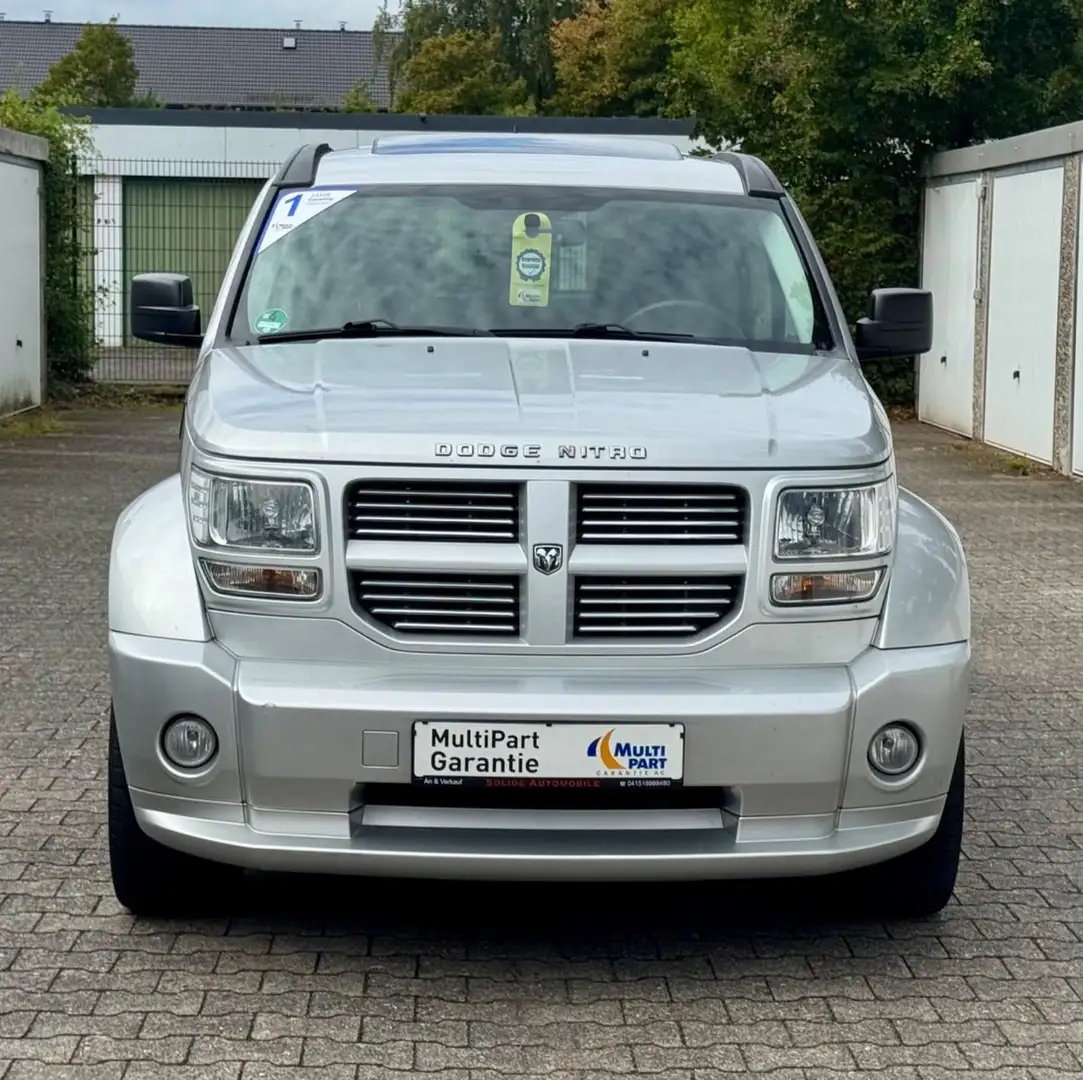 Dodge Nitro R/T Silber - 2
