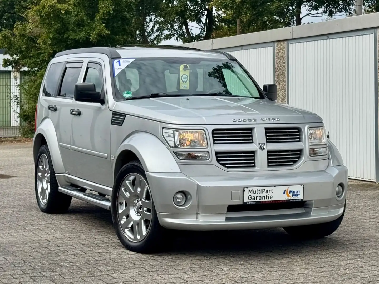 Dodge Nitro R/T Silber - 1