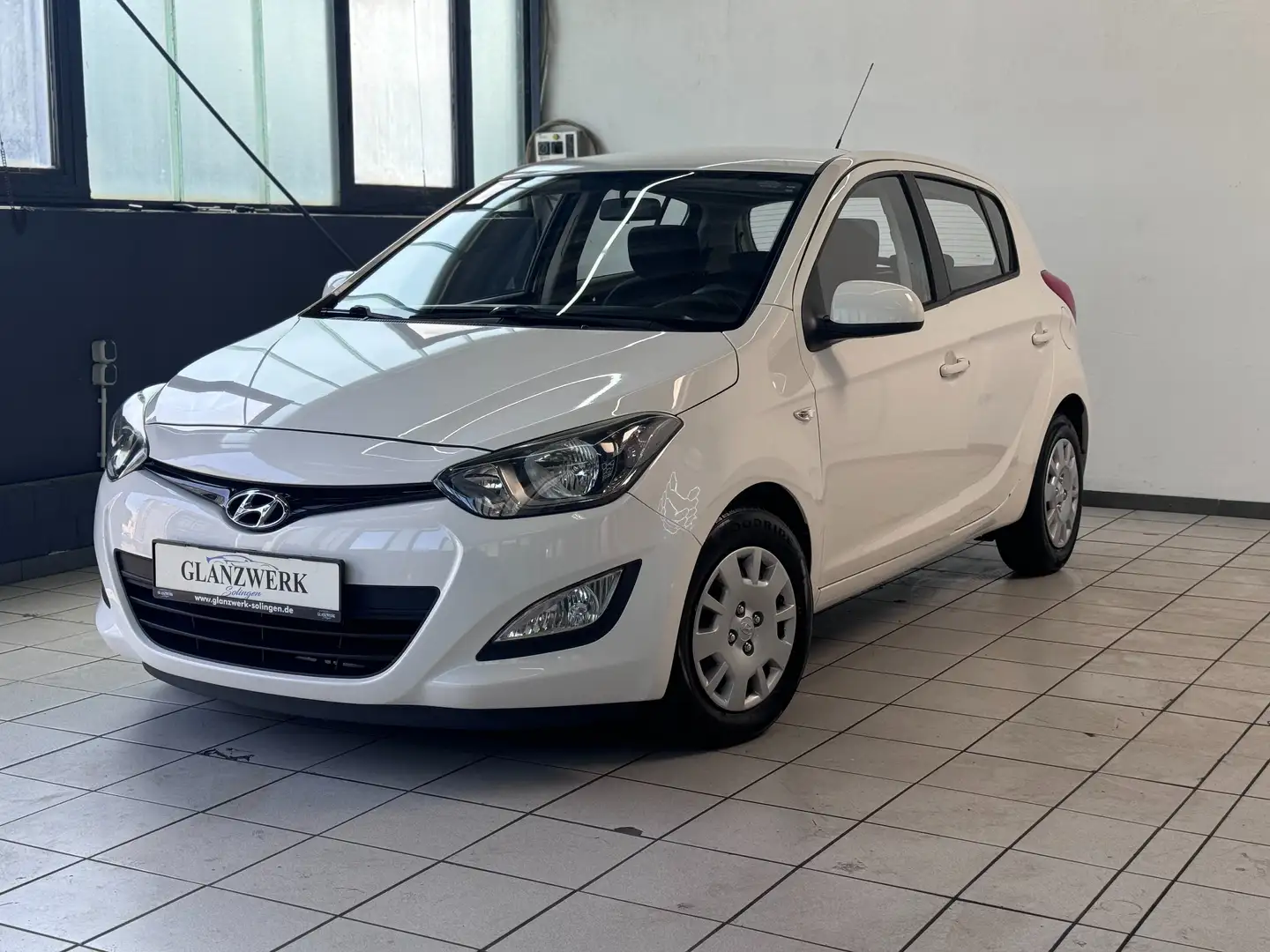 Hyundai i20 1.2 5 Star Edition *Scheckheft*Klima*Garantie Weiß - 1