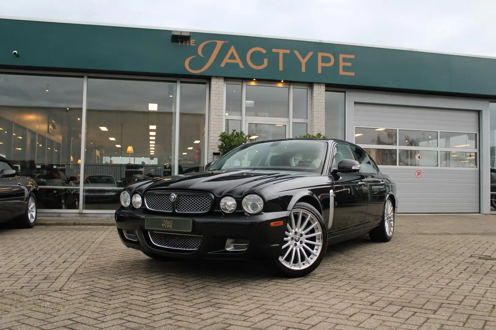 Jaguar XJR 4.2 V8 S/C Czarny - 1