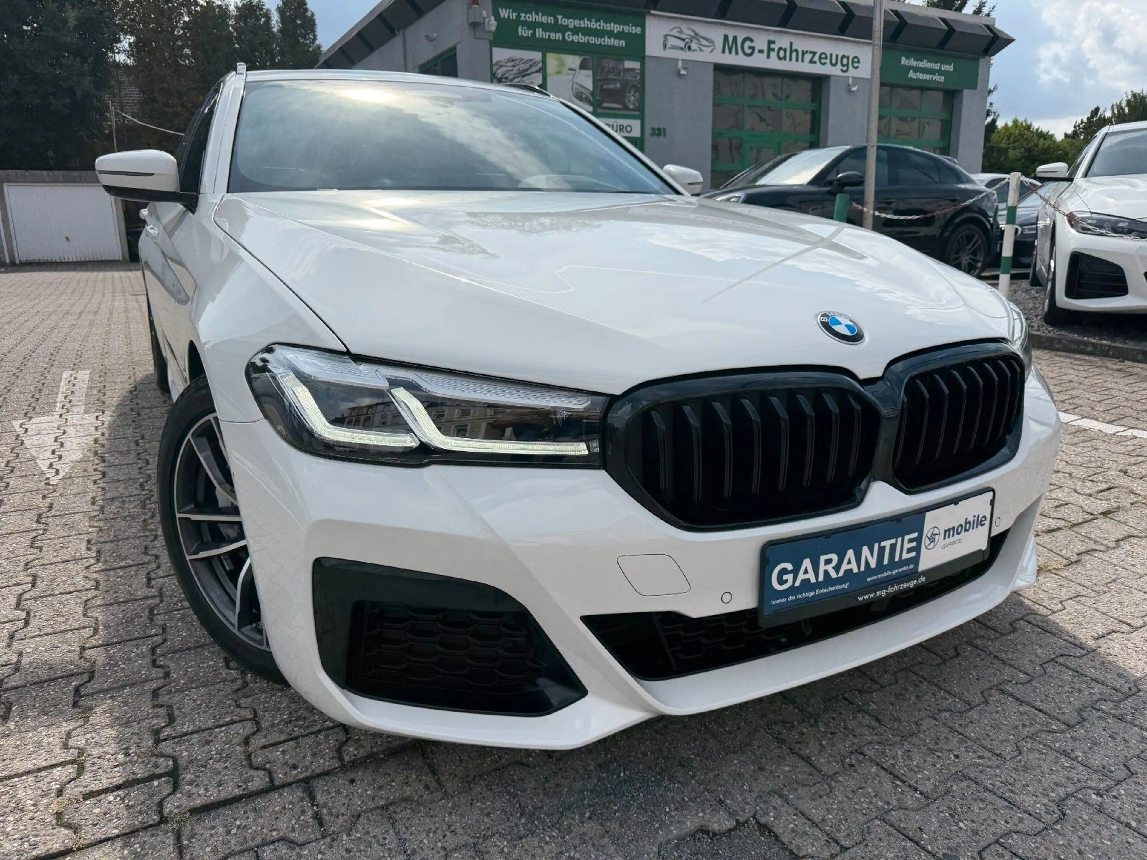 BMW 540 d Touring xDrive M Sport AHK PANO HUD LEDER