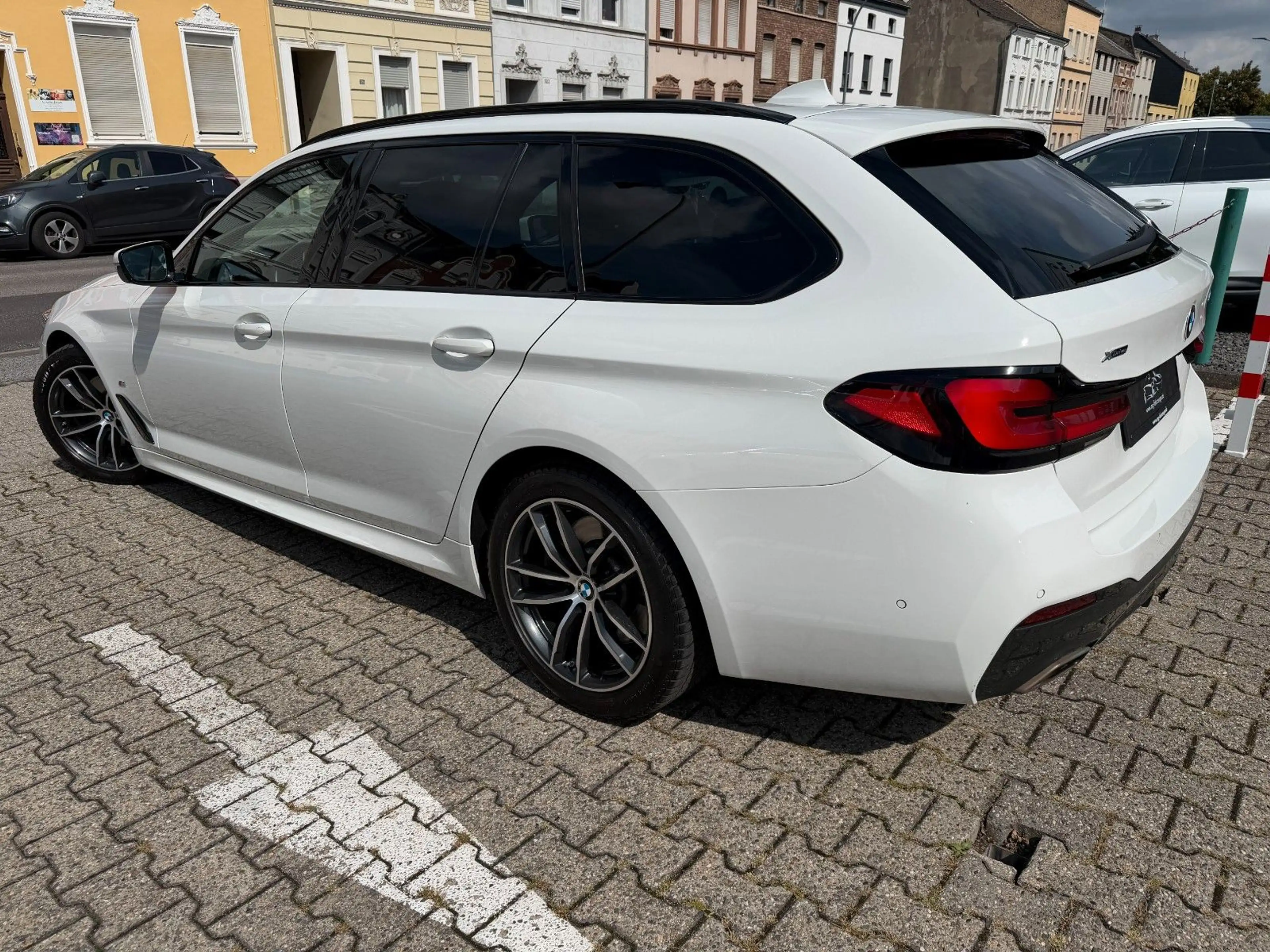 BMW 540 d Touring xDrive M Sport AHK PANO HUD LEDER — photo 6
