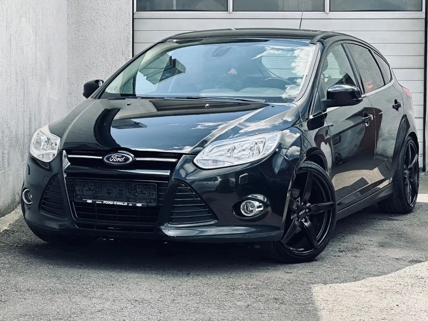 Ford Focus Lim.*KLIMA*SPORT*PDC*2.HAND*TÜV 05.2026 Czarny - 1