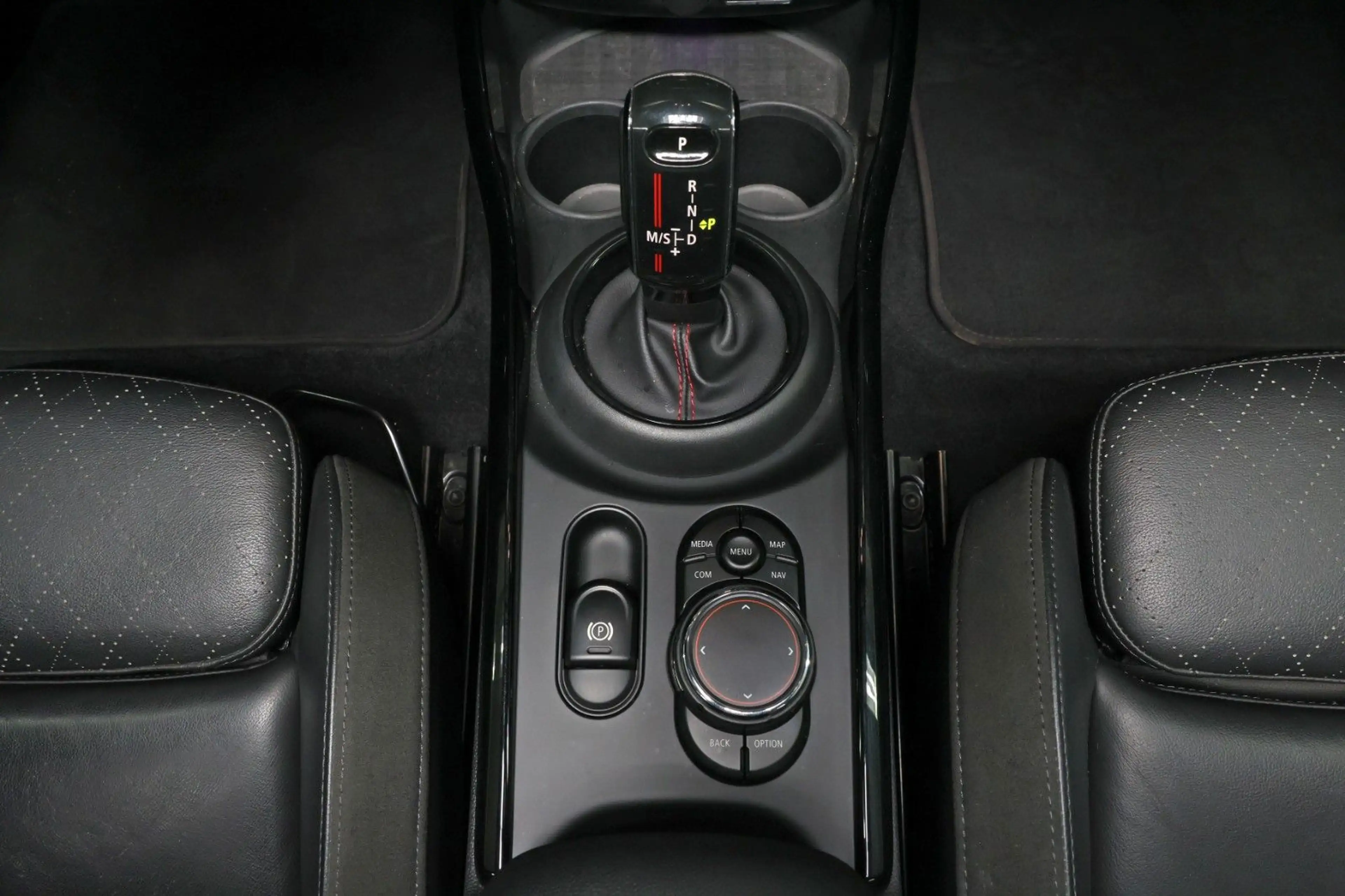 MINI Cooper S Clubman All4 JCW Trim LED Navi HUD Pano — photo 11
