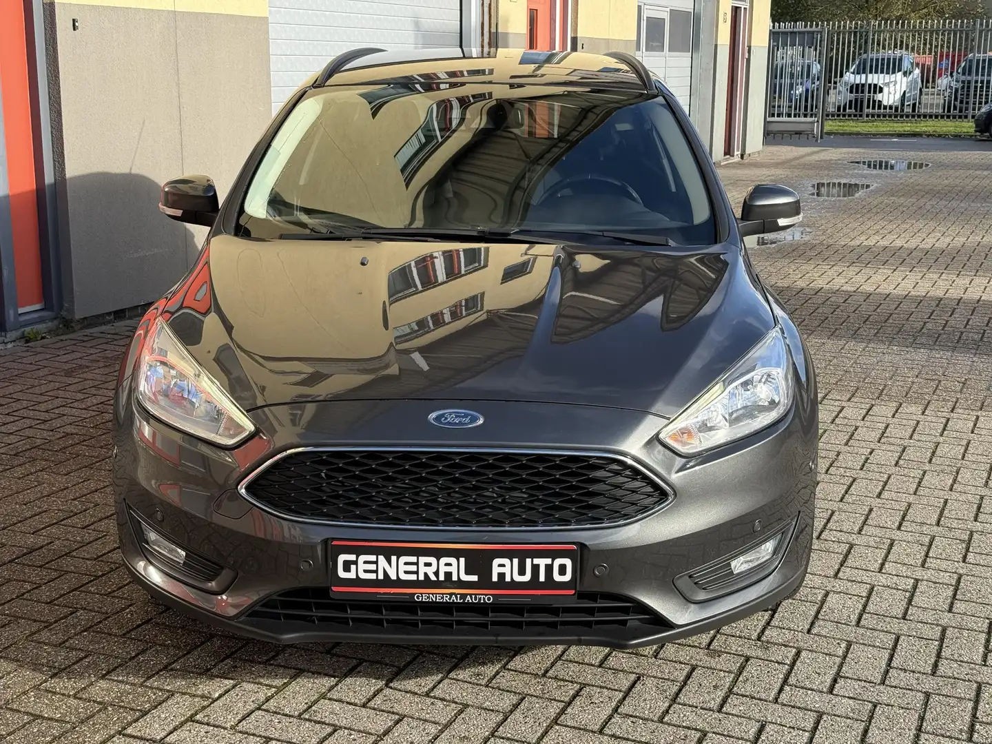 Ford Focus Wagon 1.0 Titanium Edition, Navi, Nieuwe Distribut Gris - 2
