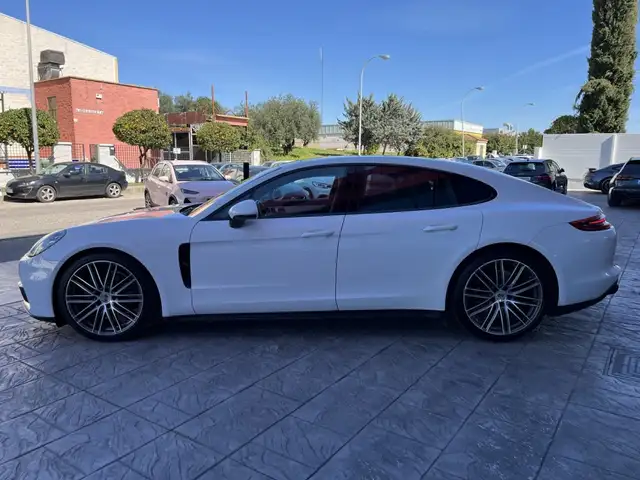 Porsche Panamera view 10