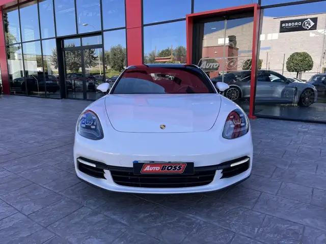 Porsche Panamera view 4
