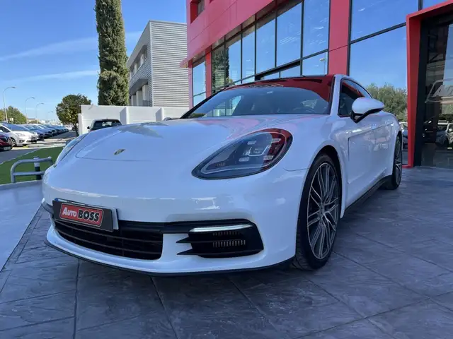 Porsche Panamera view 11