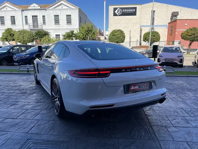 Porsche Panamera view 9
