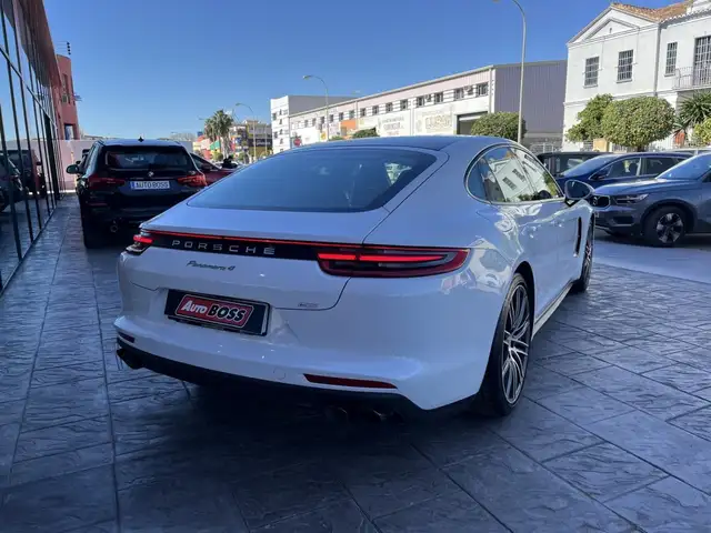 Porsche Panamera view 8