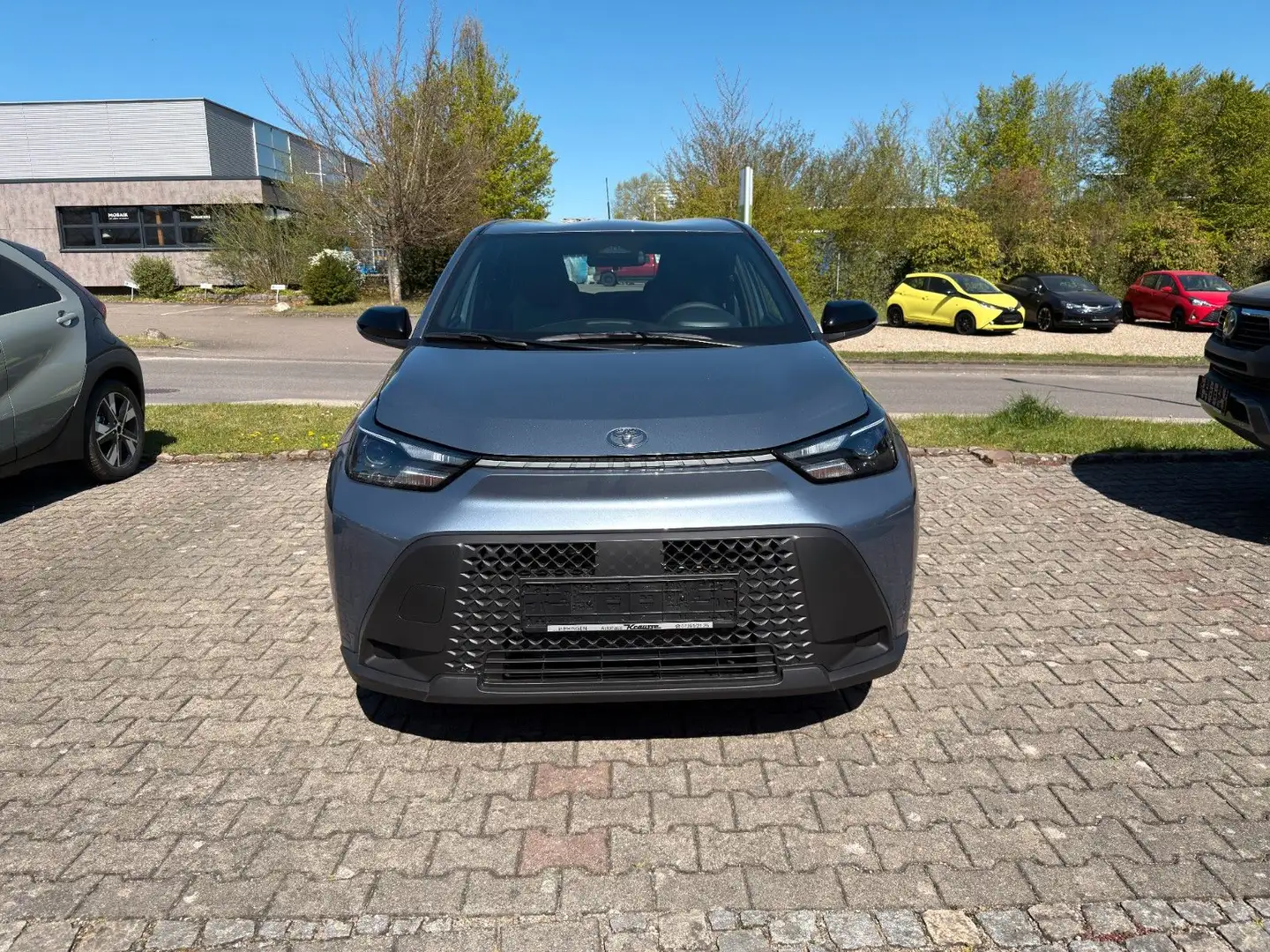 Toyota Sonstige Aygo (X) 1,5 Hybrid "Active" mit Sitzheizung Grau - 2