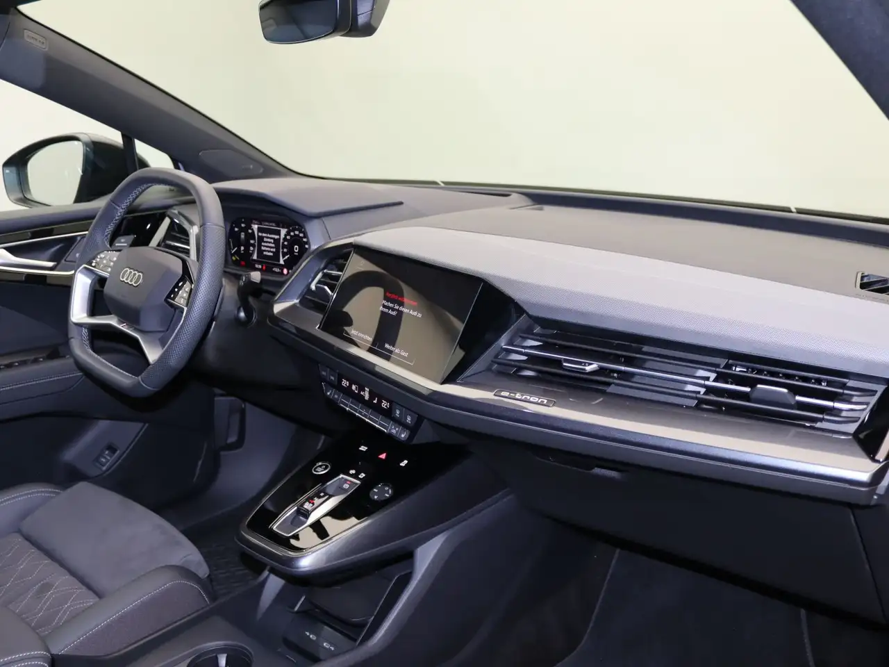 Audi Q4 e-tron S-Line edition 55 quattro / Pano, AHK 9