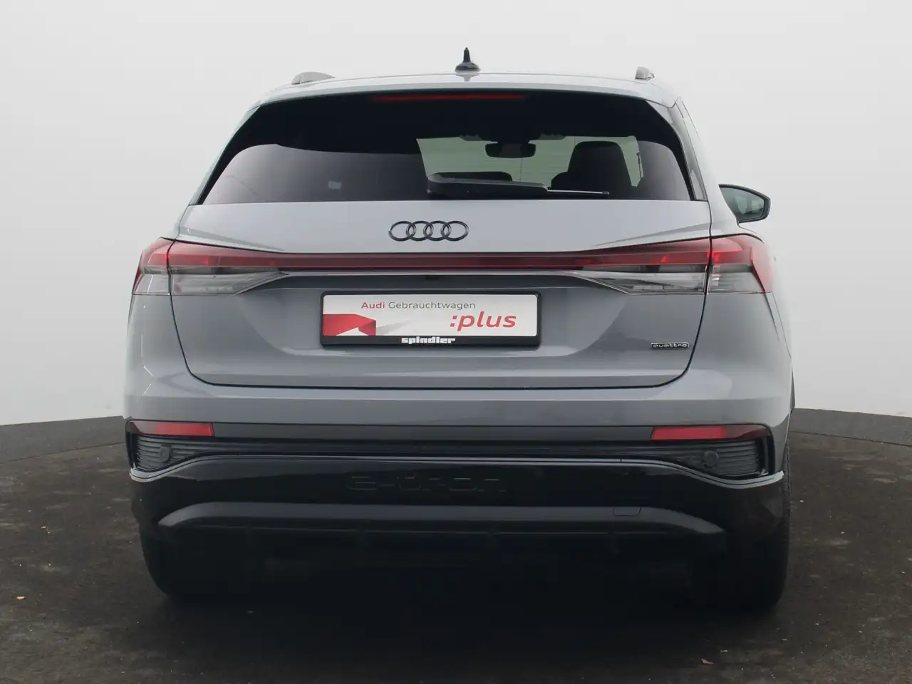 Audi Q4 e-tron S-Line edition 55 quattro / Pano, AHK 6