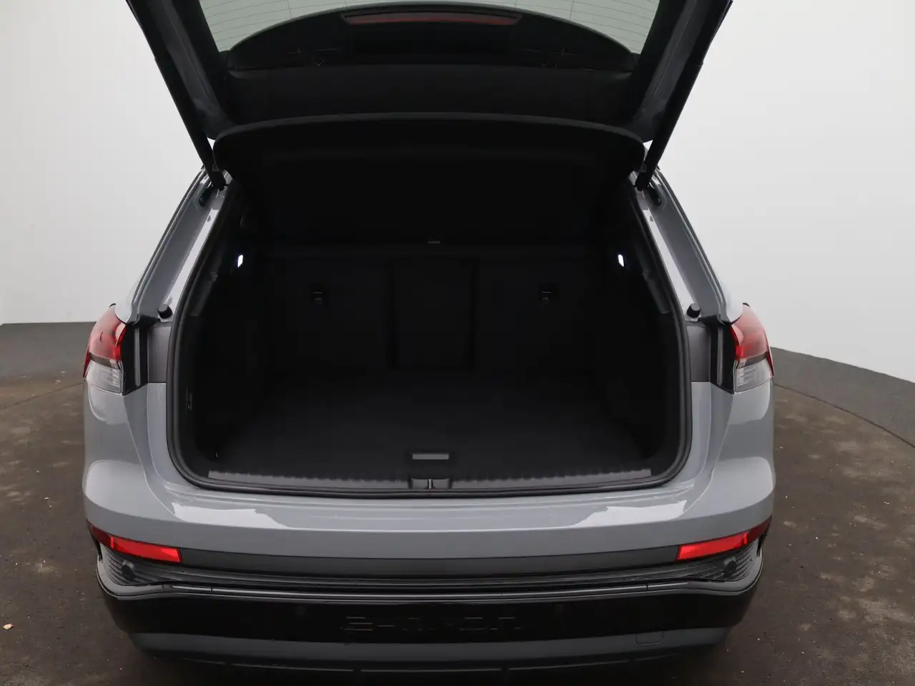 Audi Q4 e-tron S-Line edition 55 quattro / Pano, AHK 8