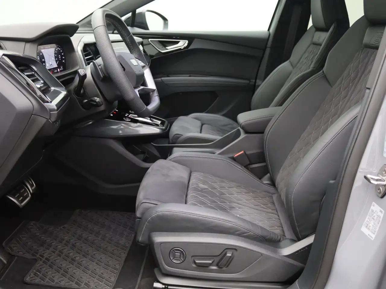Audi Q4 e-tron S-Line edition 55 quattro / Pano, AHK 13