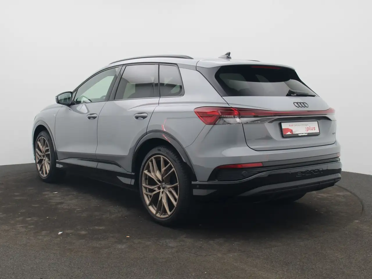 Audi Q4 e-tron S-Line edition 55 quattro / Pano, AHK 5