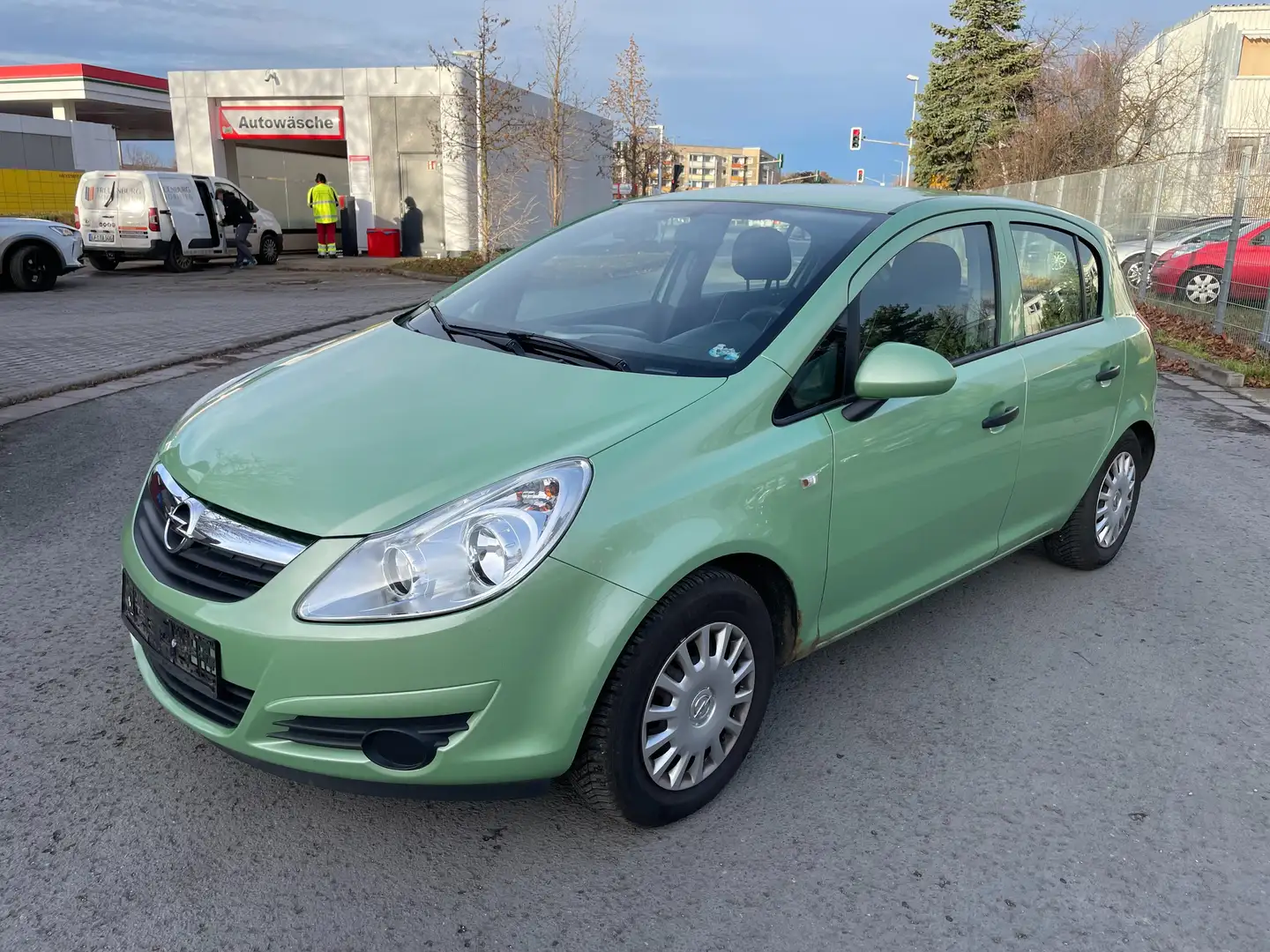 Opel Corsa Basis 1,2 Automatik Klima 1Hand Grün - 1