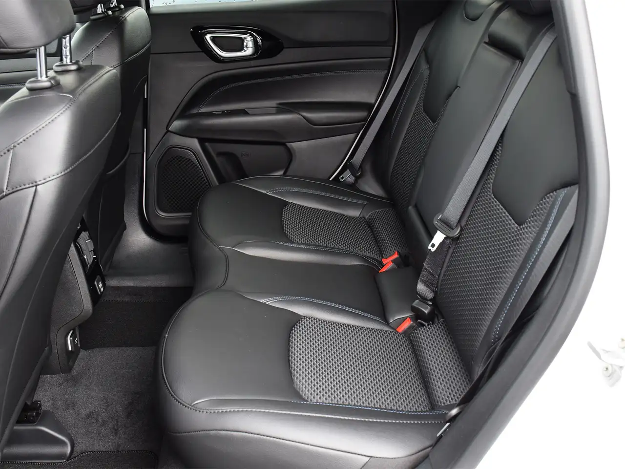 Jeep Compass photo Jeep Compass