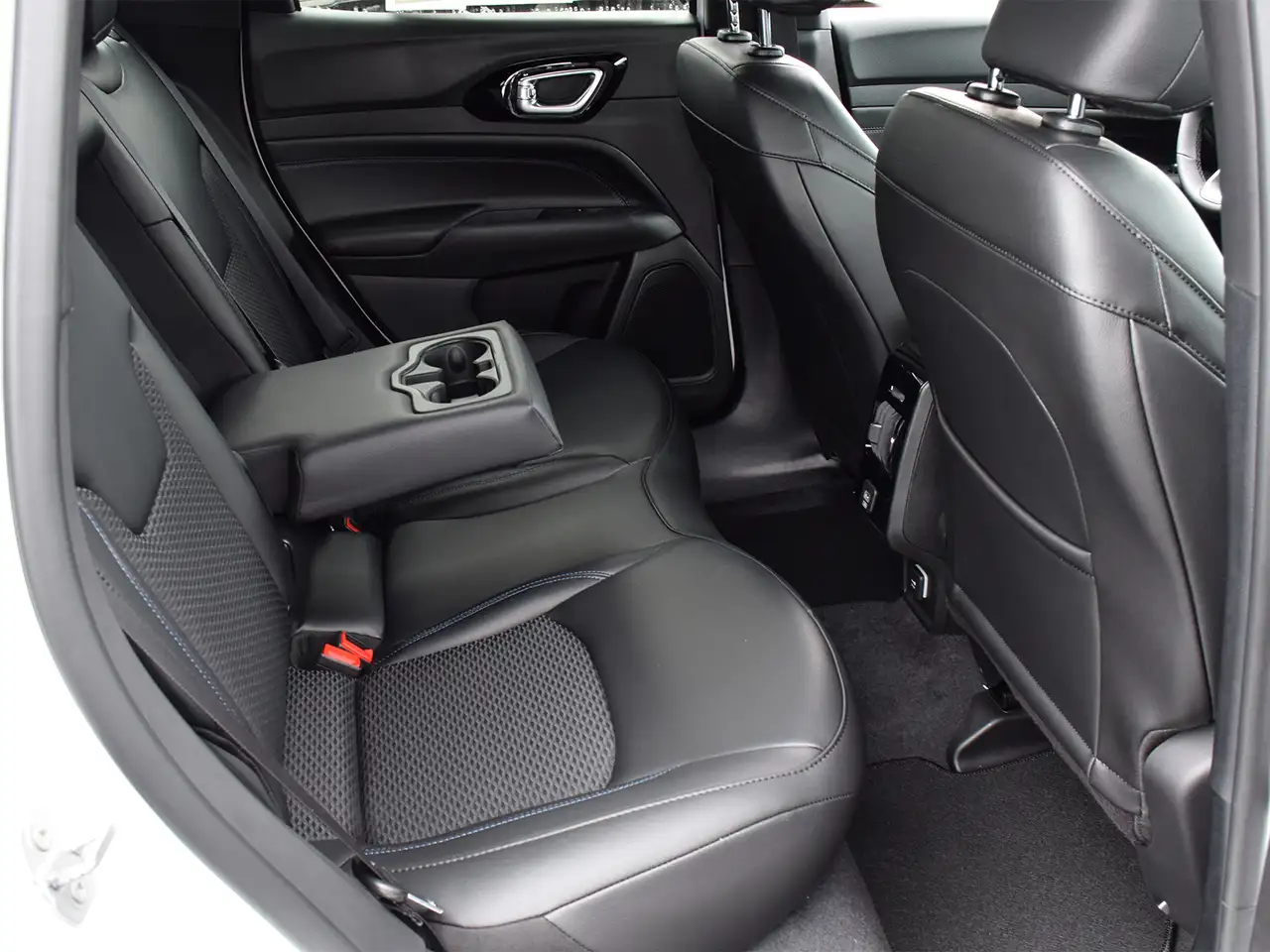 Jeep Compass photo Jeep Compass