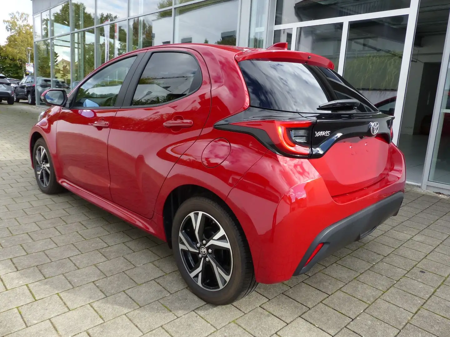Toyota Yaris 1.5 Klima Kamera CarPlay LED NS SHZ Alu Rot - 2