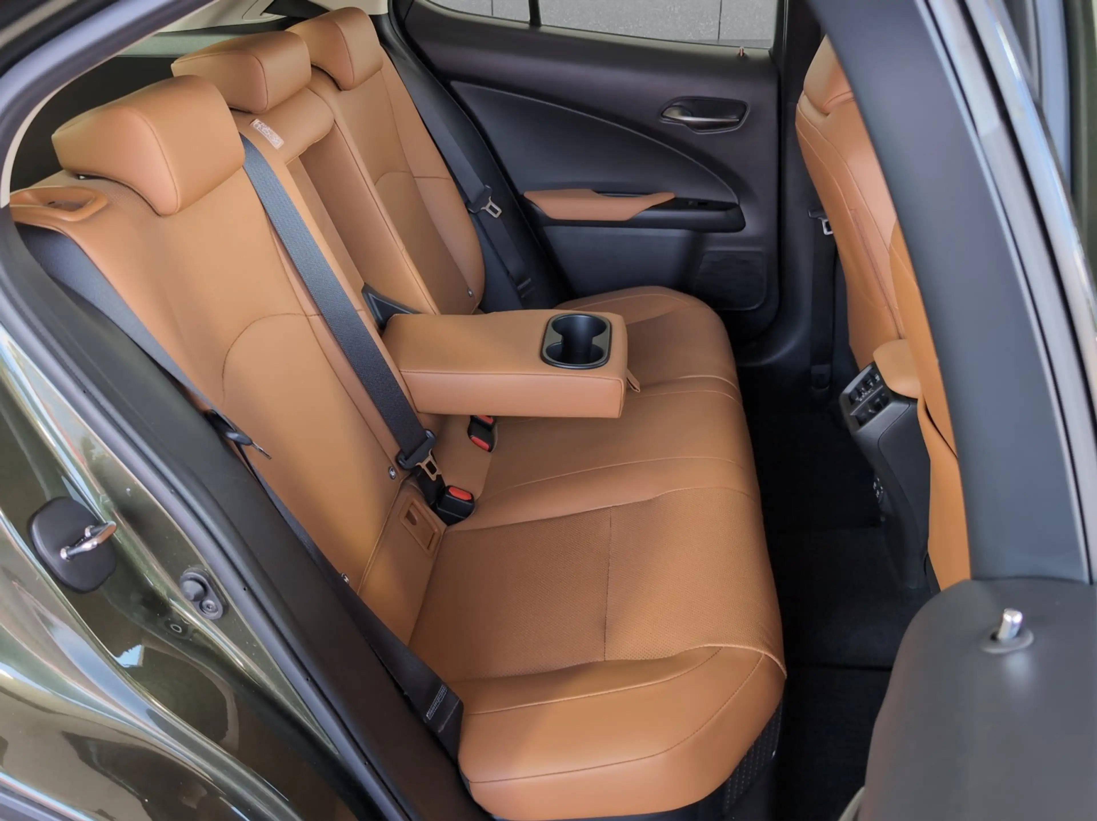 Lexus UX 250h 4WD Luxury/Mark Levinson/AHK/Matrix/ACC/HUD — photo 7