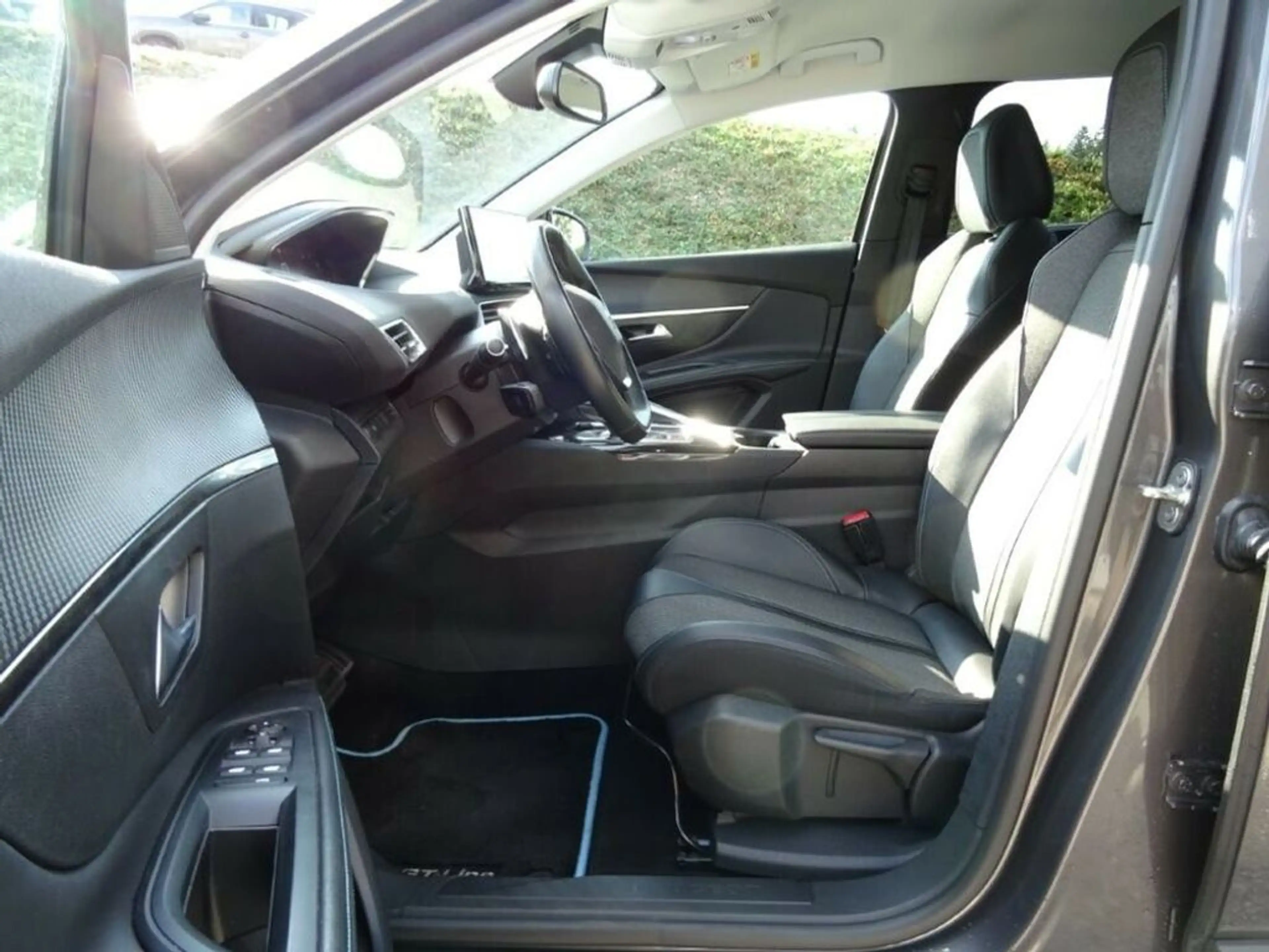 Peugeot 5008 Allure 1,5 BHDi EAT8 — photo 13