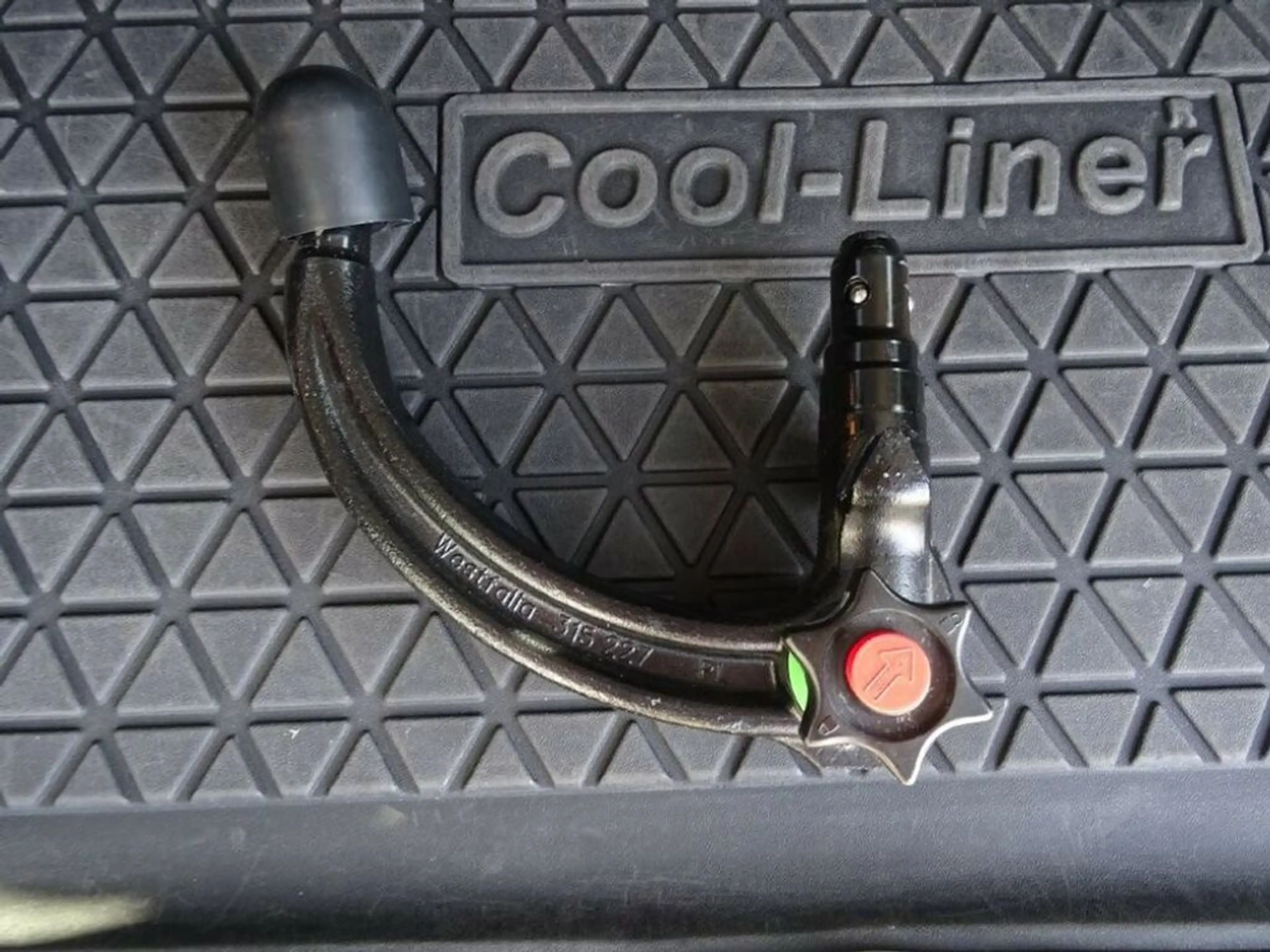 Peugeot 5008 Allure 1,5 BHDi EAT8 — photo 10
