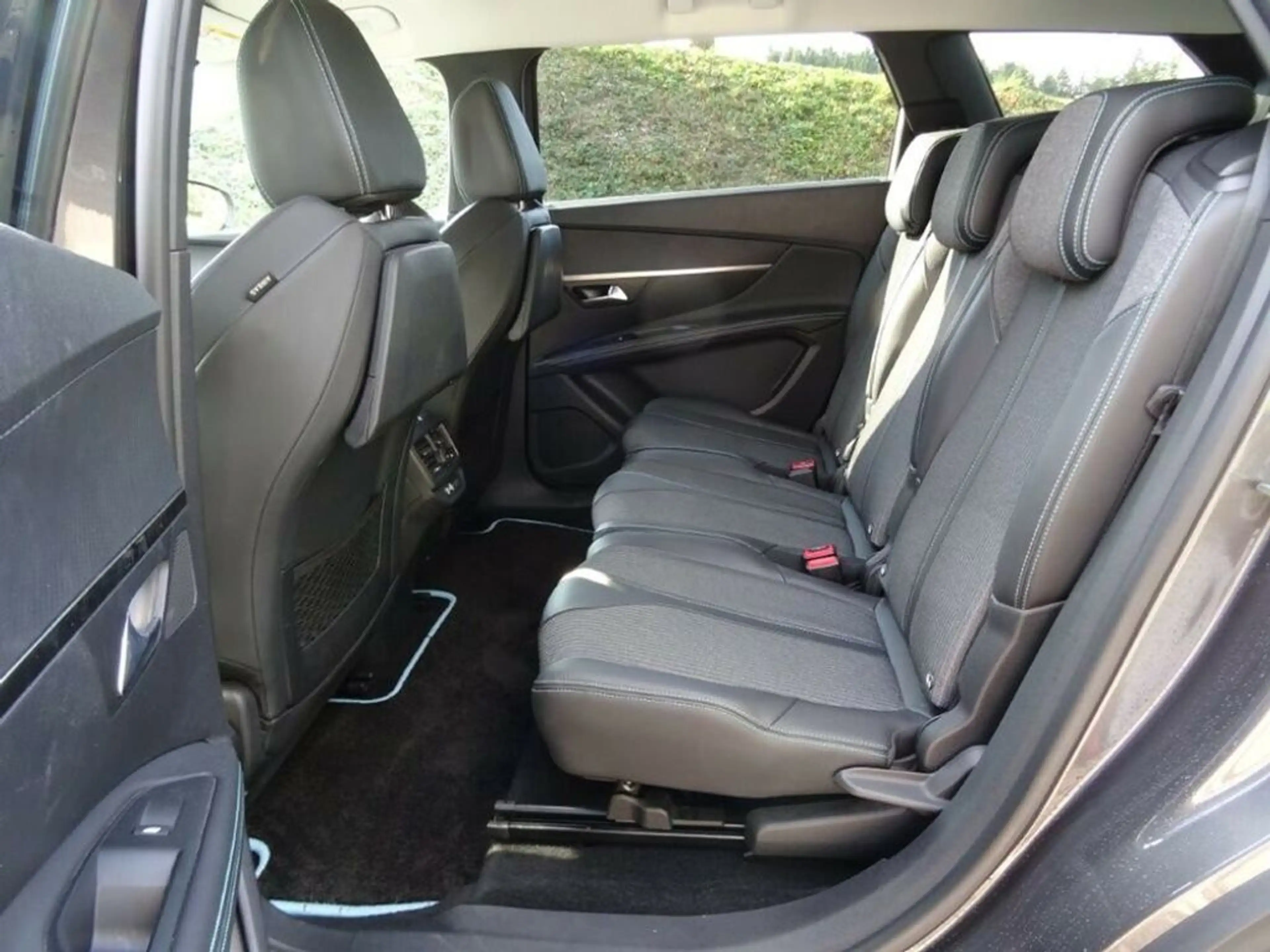 Peugeot 5008 Allure 1,5 BHDi EAT8 — photo 11