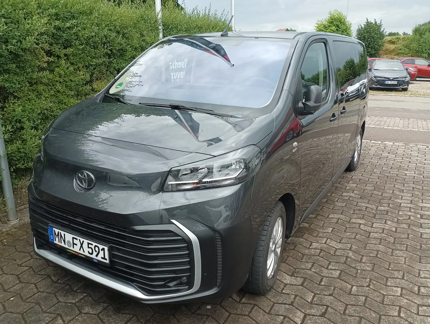 Toyota Proace 2,0-l-D-4D L1 (8-Si.) Verso Comfort Grau - 1