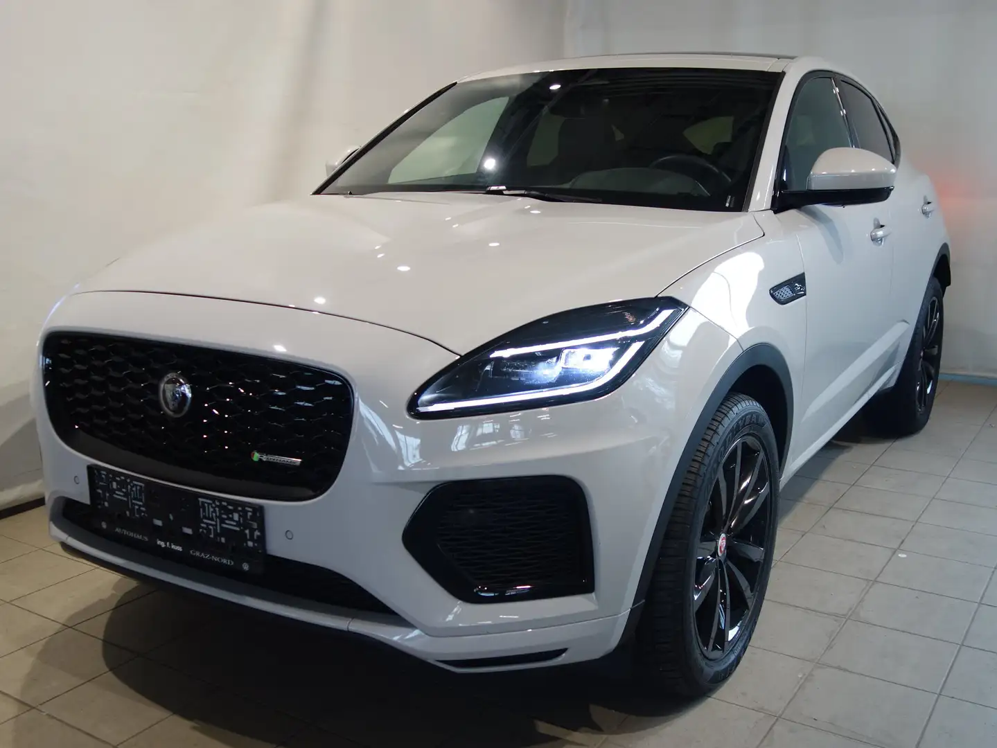 Jaguar E-Pace 1,5 P300e PHEV AWD R-Dynamic SE Aut. Silber - 1