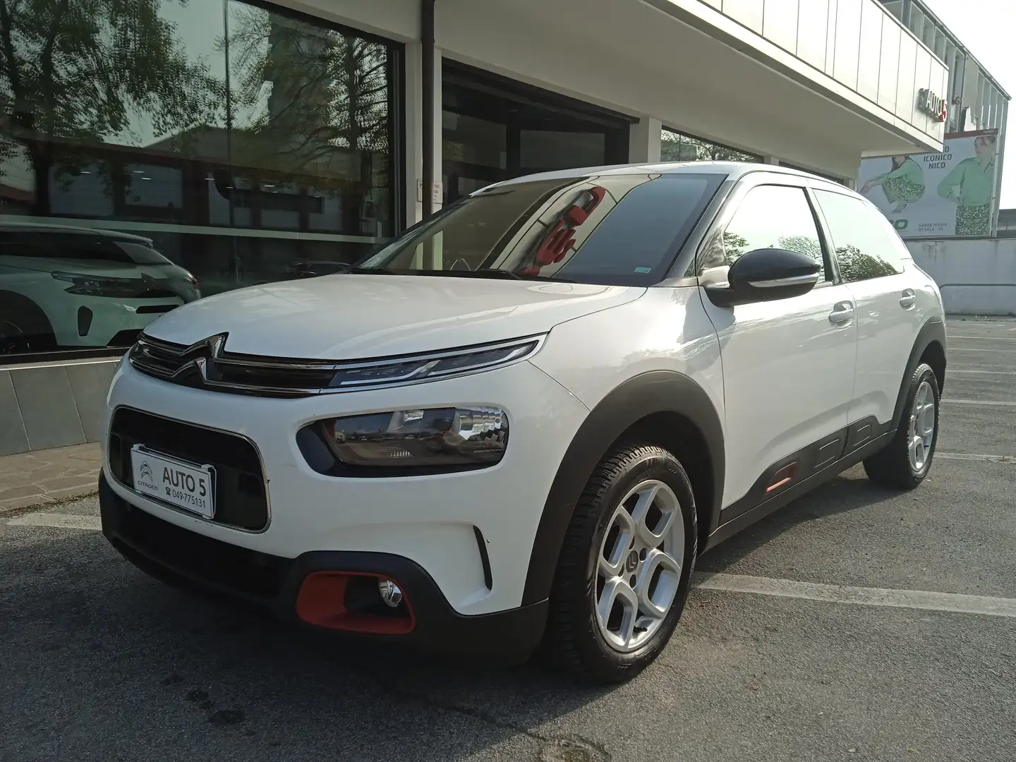 Citroen C4 C4 Cactus 1.2 CAMBIO AUTOMATICO Bianco - 1