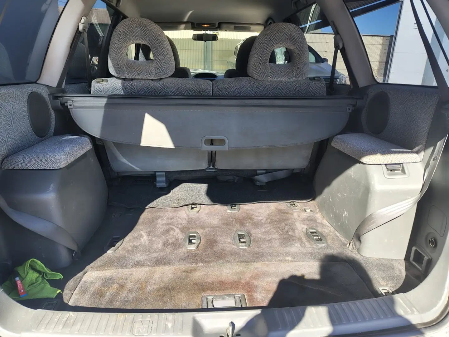 Mitsubishi Space Wagon 2.4 GDI GLX Plus Gris - 2