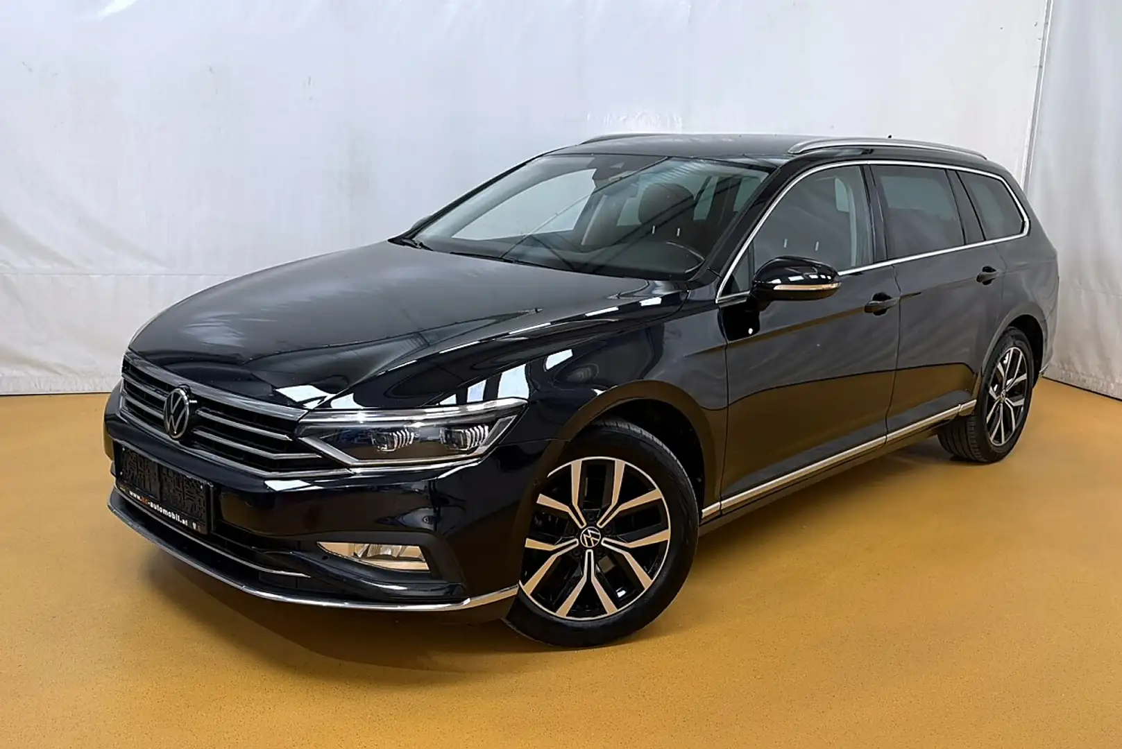Volkswagen Passat Variant Elegance 2,0 SCR TDI DSG Schwarz - 1
