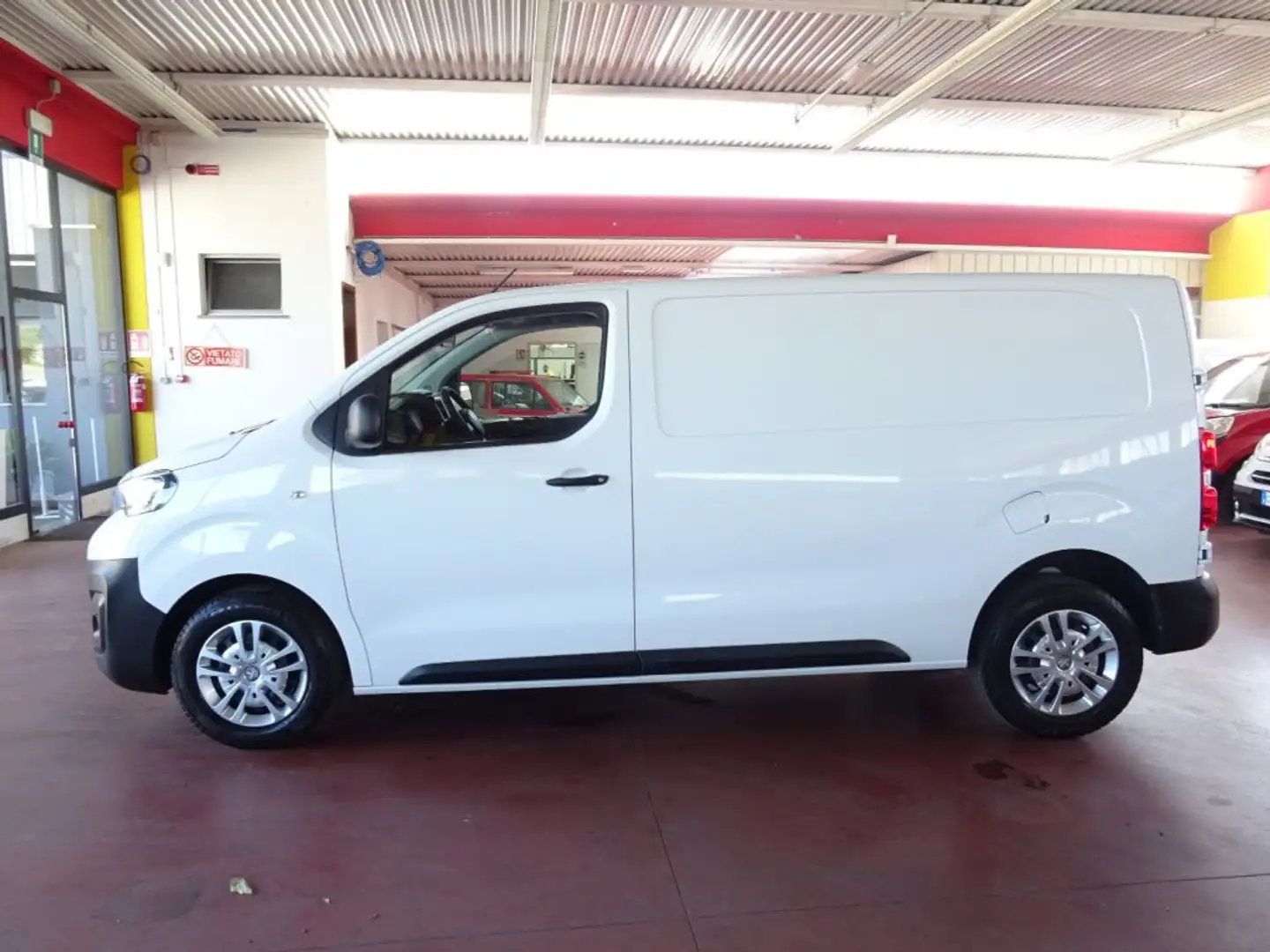 Peugeot Expert 2.0 BlueHDi 120 S&S PL-TN Furgone Premium Standard Blanco - 2