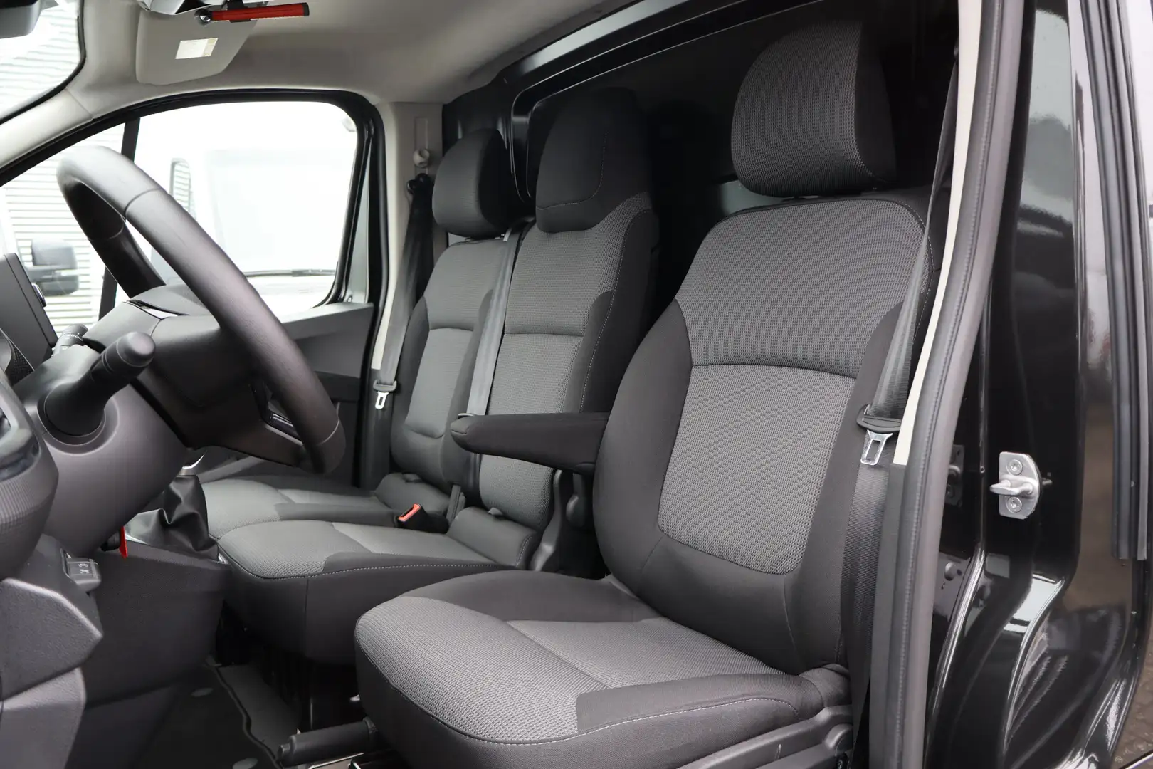 Nissan Primastar 2.0 dCi L2 H1 Automaat Airco Trekhaak Schwarz - 2