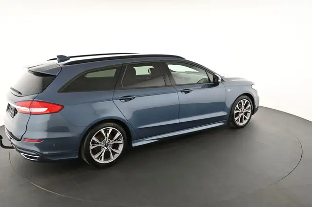 Ford Mondeo view 4