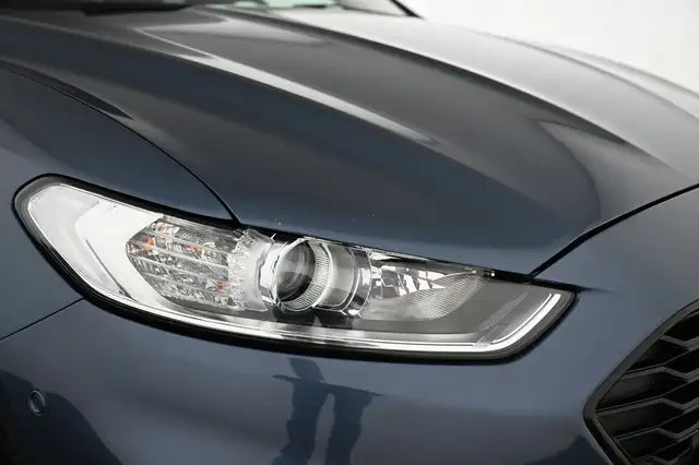 Ford Mondeo view 16