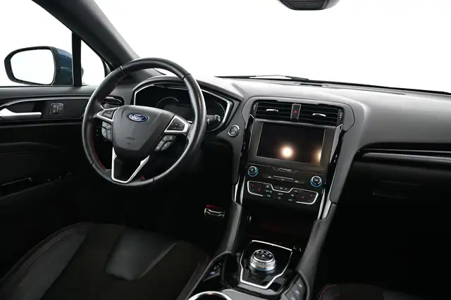 Ford Mondeo view 18