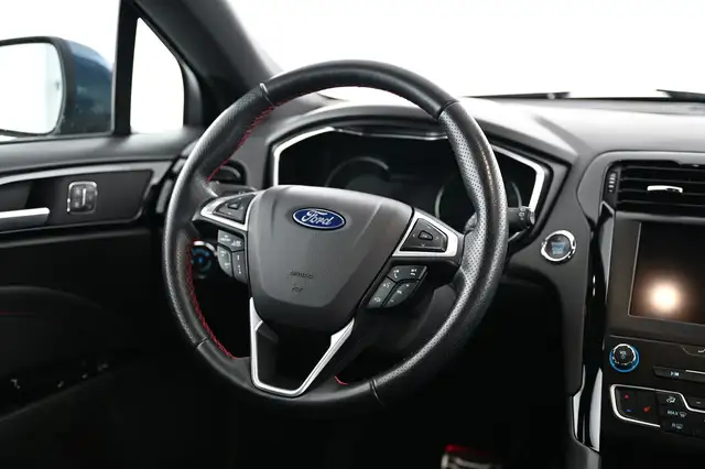 Ford Mondeo view 19