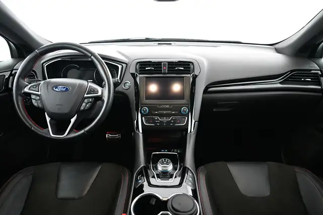 Ford Mondeo view 17