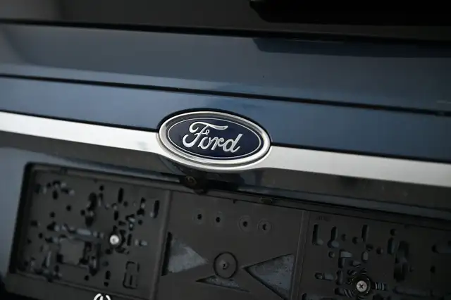 Ford Mondeo view 13
