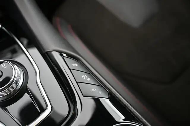 Ford Mondeo view 24