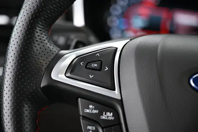 Ford Mondeo view 28