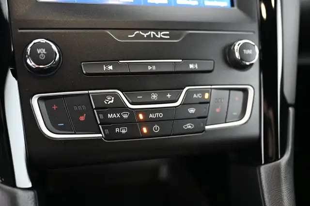 Ford Mondeo view 22